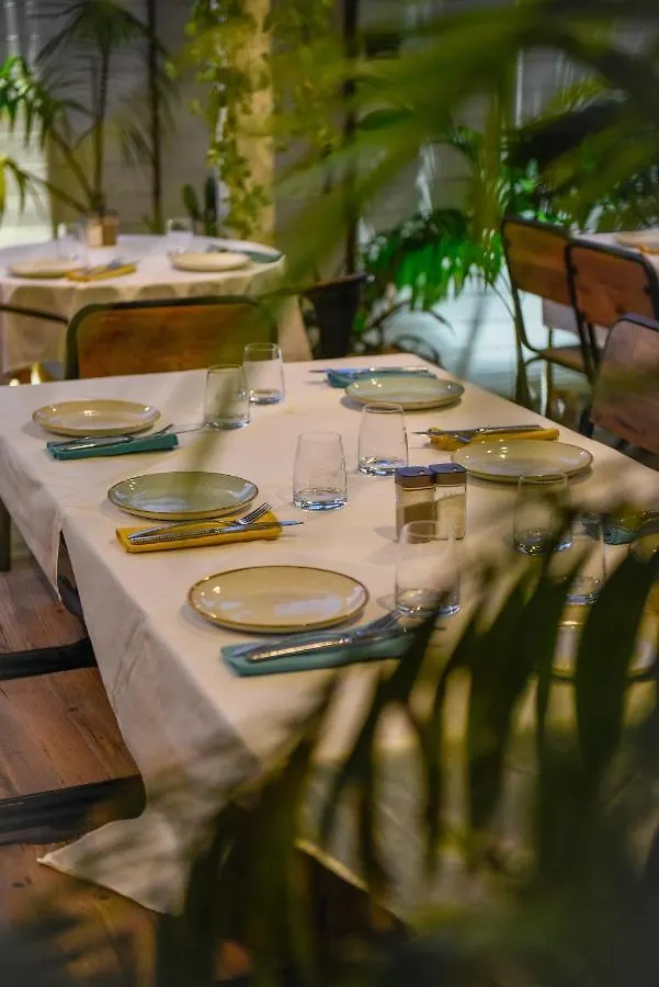 Le Temps Des Cerises Beach Hotel 